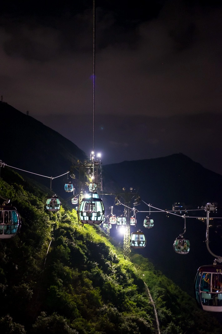 Ocean Park Halloween Cable Cars Photo by: Chopstick on the Loose (www.chopsticksontheloose.com)